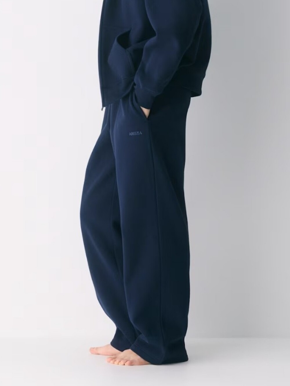 Aritzia Cozy Sweatfleece Mega Straight™ Sweatpant Size XS - Picture 6 of 16